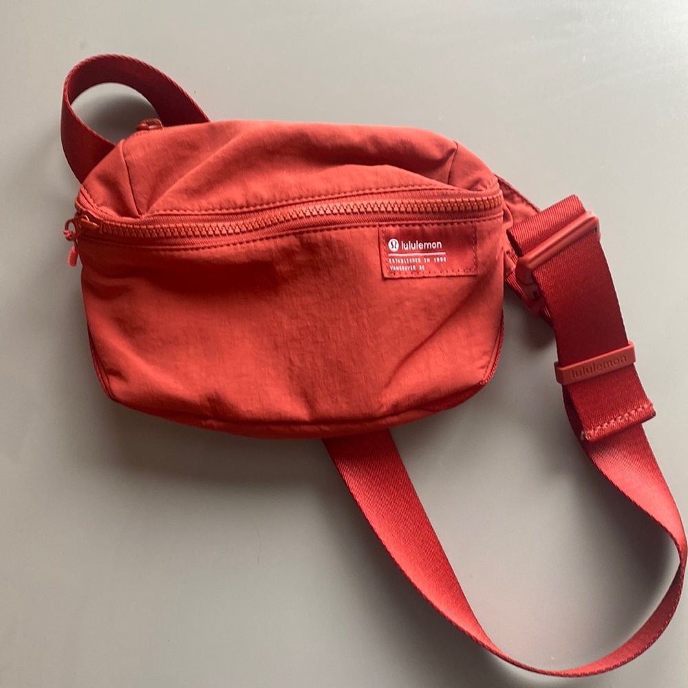 Lululemon belt bag like new!